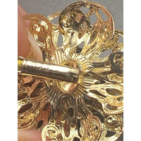 Sarah Coventry Gold tone Flower Brooch red rhinestones matching clip earrings - Picture 7 of 11